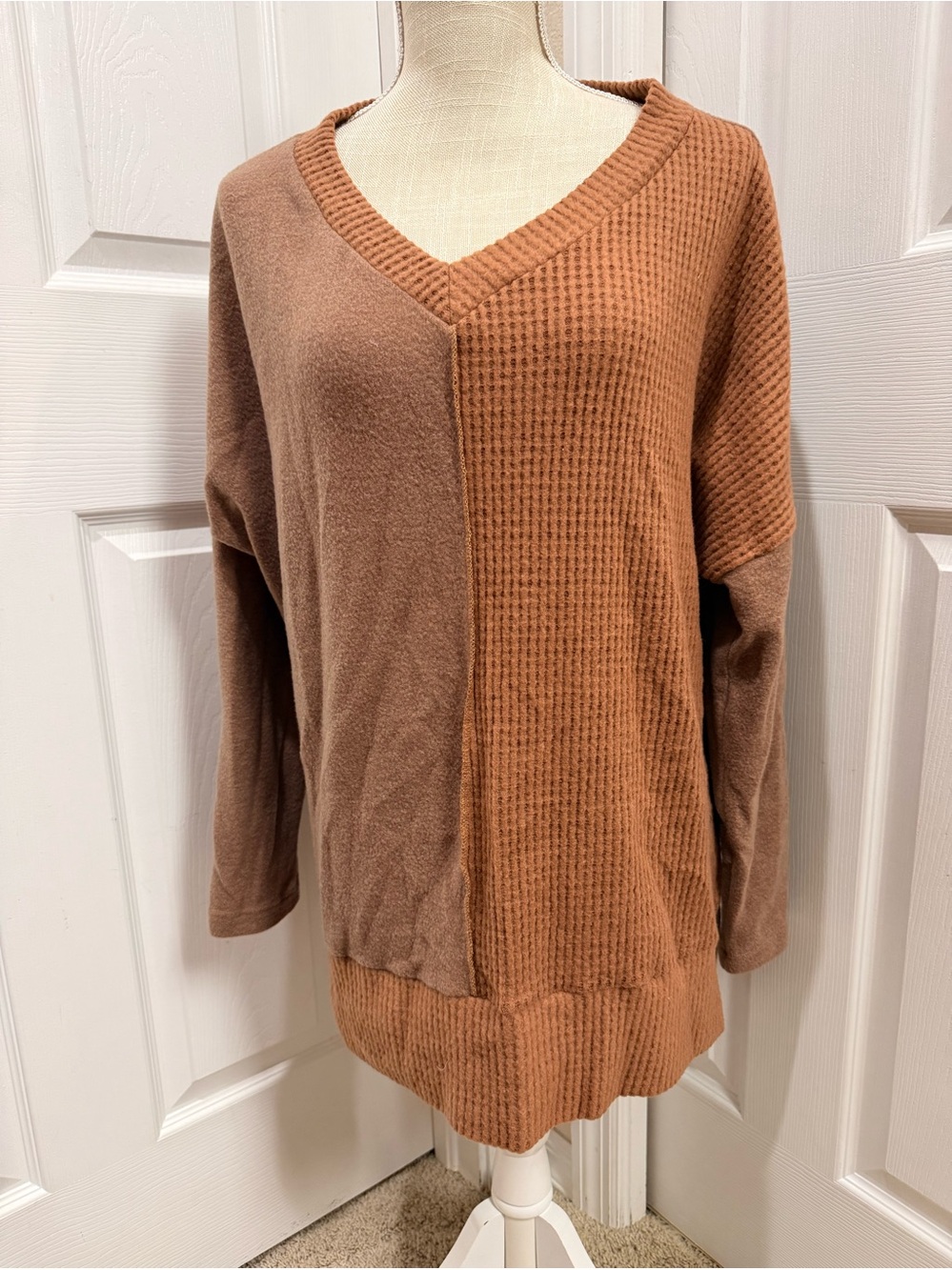 Women's Two-Tone V-Neck Long Sleeve Sweater